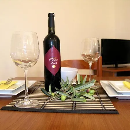 In Okrug Gornji With Sea View, Terrace, Air Conditioning, Wifi 5069-3 تروغير